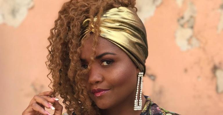 Gaby Amarantos aparece com plantas em partes íntimas e fãs estranham: ”Susto”