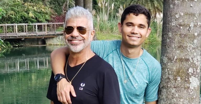 Aos beijos com Lulu Santos, Clebson Teixeira faz declaração de Dia dos Namorados ao cantor