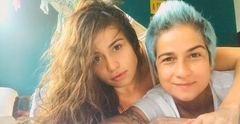 Nanda Costa lembra revelação de namoro com Lan Lanh: ”Suando de nervoso”