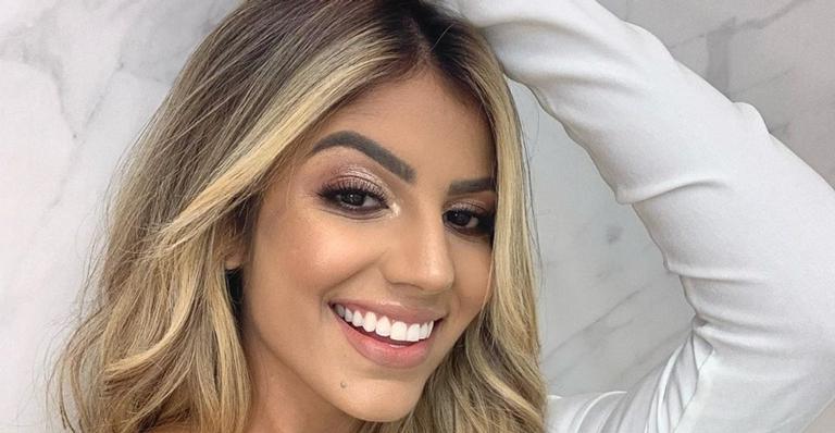 Hariany aparece pela primeira vez com namorado e físico do rapaz impressiona