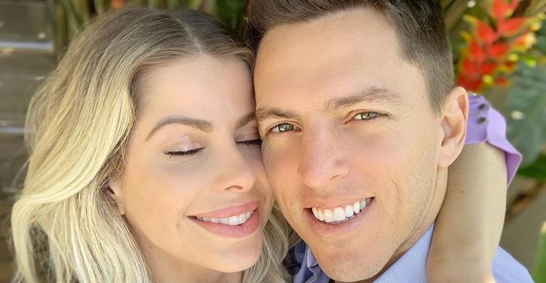 Karina Bacchi mostra presente que ganhou do marido no Dia dos Namorados