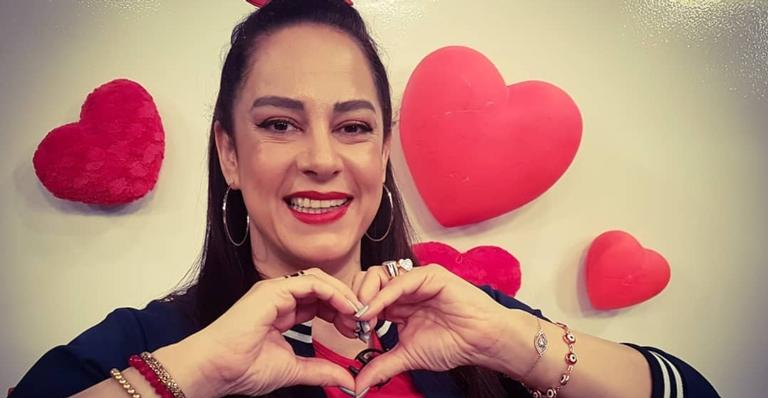 Namorando? Silvia Abravanel aproveita show sertanejo ao lado de companhia misteriosa