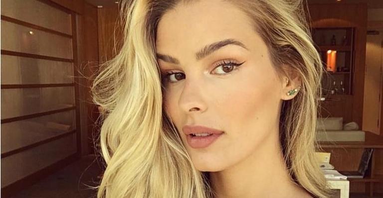 Barriga chapada! Yasmim Brunet posa belíssima para clique em lugar paradisíaco
