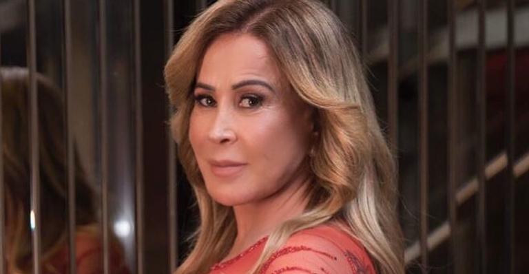 Aos 61 anos, Zilu Camargo esbanja corpão com vestido coladinho: ”Linda sem ser vulgar”