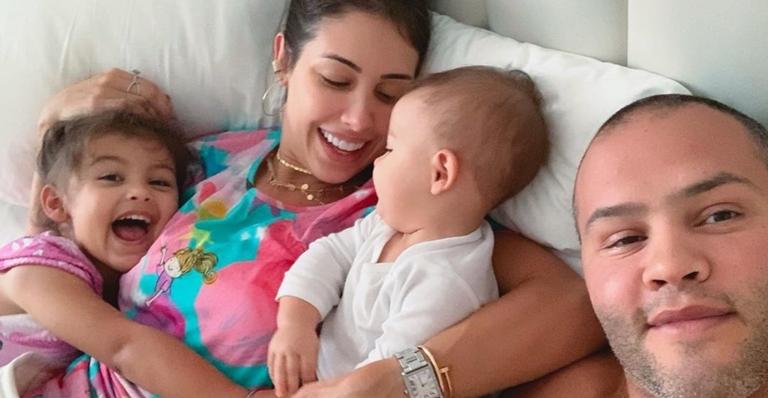 Bella Falconi mostra os primeiros passos da filha caçula: ”Paciência”
