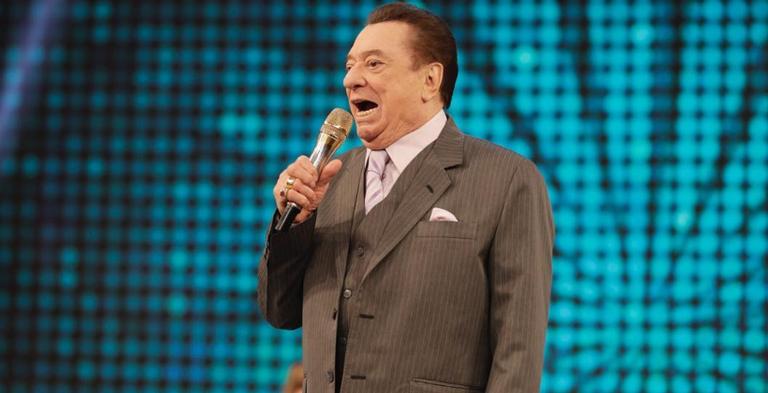 Cantor gospel assume homossexualidade em ‘Programa Raul Gil’ e entrega repressão: ‘’Eu renuncio a mim’’