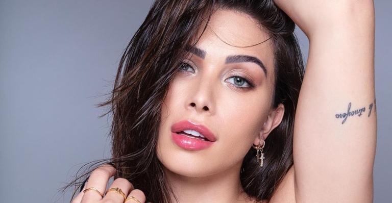 Flavia Pavanelli deixa fãs curiosos após ser flagrada com um rapaz anônimo em bar