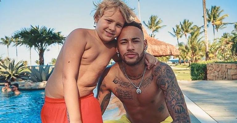 Em meio a momento turbulento, Neymar Jr. posa coladinho com Davi Lucca: ”Carinho sincero”