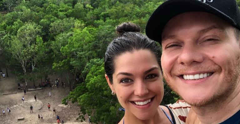 Michel Teló ”censura” foto de biquíni de Thais Fersoza em praia paradisíaca: ”Registro do marido e censurado pelo próprio”
