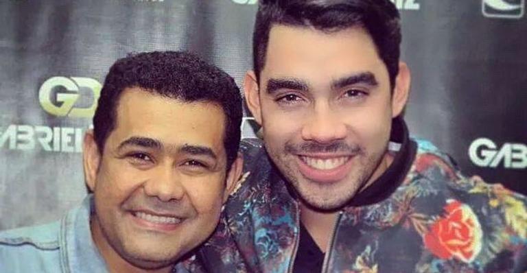 Batista Lima sofre acidente de carro com a esposa: ”Livramento”; Veja fotos do carro