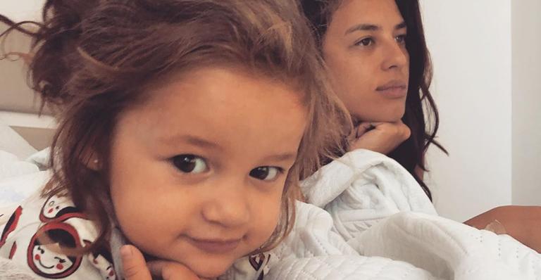 Filha de Yanna Lavigne e Bruno Gissoni dá show de fofura em momento família