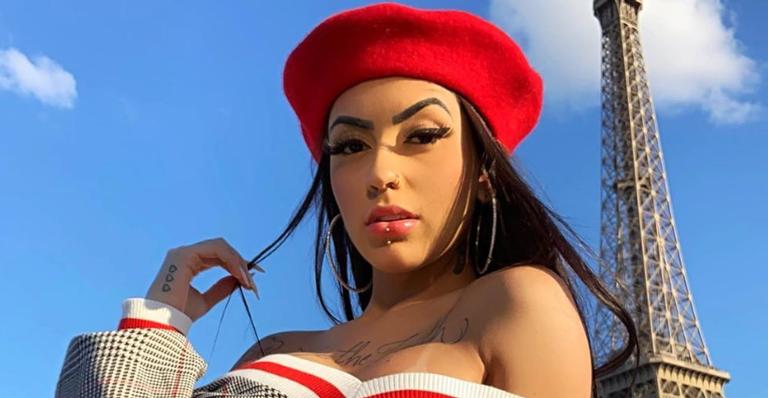 MC Mirella deixa calcinha à mostra em vestido transparente na sua festa de 21 anos; Confira detalhes!