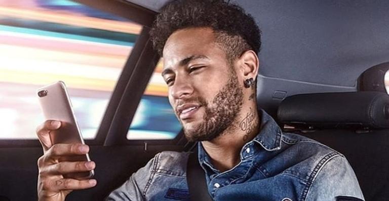 Em meio à acusação de estupro, Neymar Jr. se encanta por modelo e passa a segui-la no Instagram