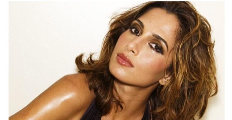 Camila Pitanga surge nua e incendeia a web com clique nostálgico: ”Mulher de presença”