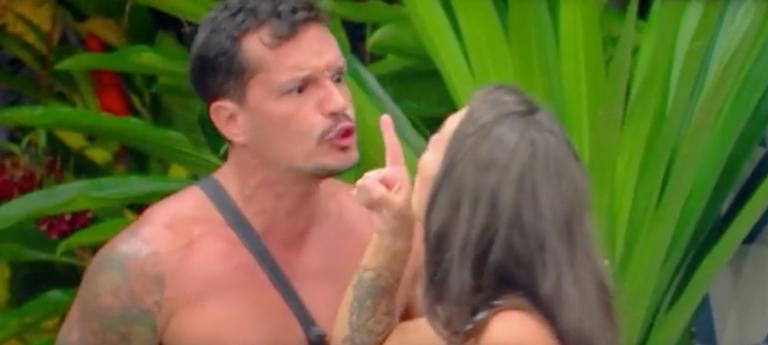 Cuspe, cotovelada e agressão de homem em mulher levam a expulsão de participante do ‘De Férias Com o Ex Brasil’