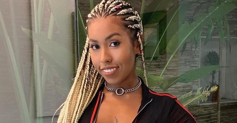 Irmã gata de Gracyanne Barbosa, Giovanna Jacobina posa de biquíni e deixa seguidores sem fôlego