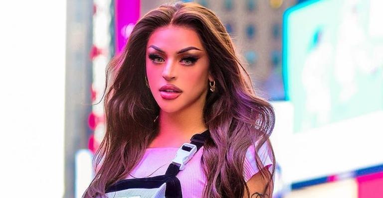 Pabllo Vittar se empolga, vestido sobe e parte do corpo fica à mostra em premiação; Confira