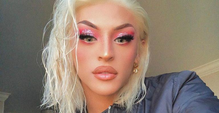 Pabllo Vittar posa para clique íntimo no banheiro e faz pedido aos fãs
