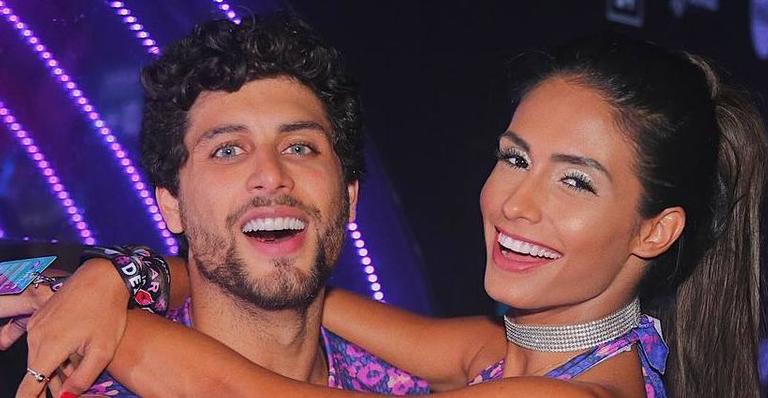 “Abusada ela” diz Jesus Luz sobre esposa gata em clique de biquíni