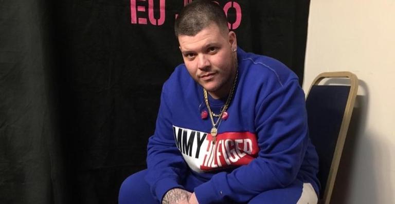 Ferrugem abandona show em Fortaleza após levar bebida na cara