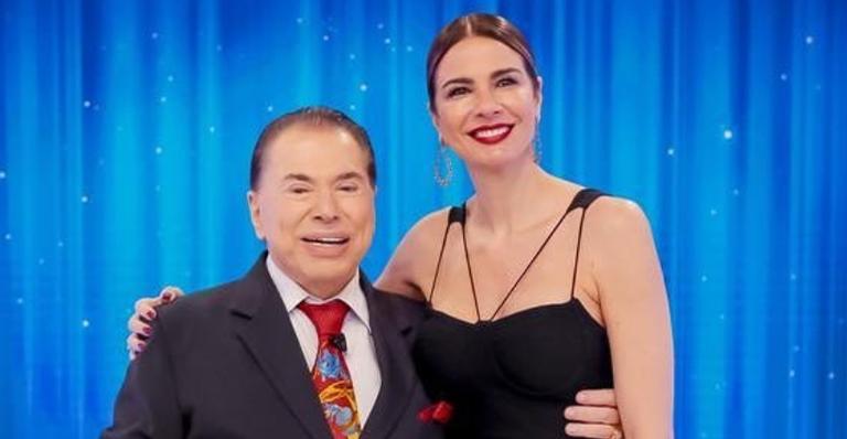 ”Estou encalhada, tem alguém para apresentar?”, pergunta Luciana Gimenez para Silvio Santos