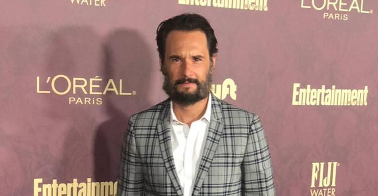Rodrigo Santoro relembra beijo gay: ”Beijo de todas as bocas”