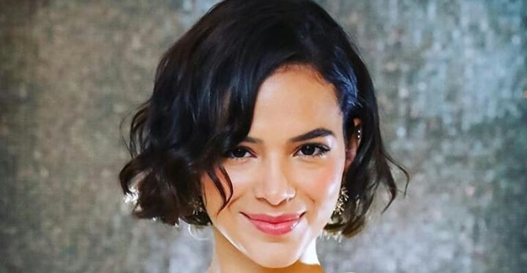 Bruna Marquezine organiza festa junina gospel: ”Barraca de palavra e conhecimento”