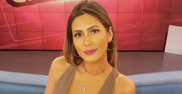 ”Queria estar aí”, admite Simony ao ver fotos do Arraiá de Lívia Andrade