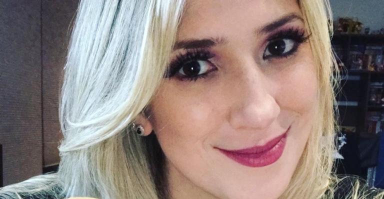 Dani Calabresa faz topless, se compara com sereia e choca a web