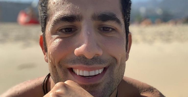 Ao lado de amiga, ex-BBB Kaysar é flagrado passeando em shopping e tem reação inusitada