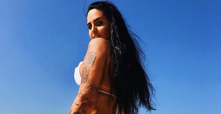 Perlla exibe bumbum em praia do Rio e tamanho do membro impressiona 
