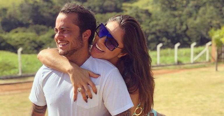 Conseguiram! Após tratamento, Thammy Miranda será papai de primeira viagem