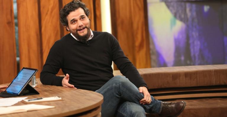 Wagner Moura ganha R$80 mil em ação por danos morais contra jornalista e editora