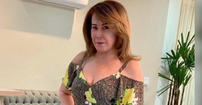 Zilu Camargo posa de lingerie e internauta se impressiona com boa forma da loira: ”As de 25, 20 anos ficaram pra trás”