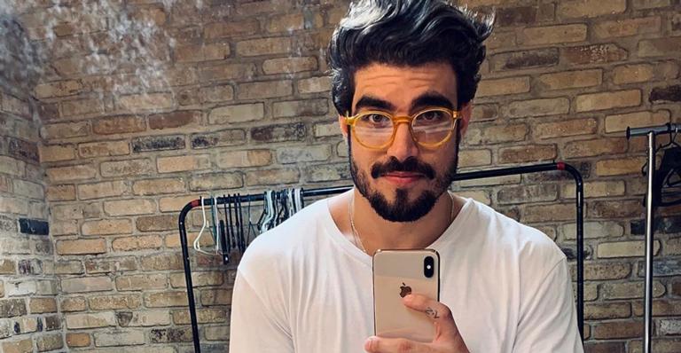 Caio Castro para a web com clique sem camisa nos bastidores de ‘A Dona do Pedaço’ 