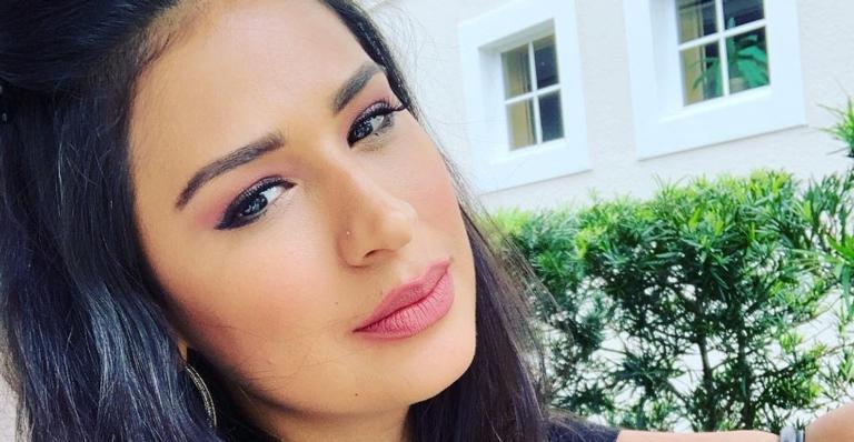 Simone surge só de sutiã e decote leva fãs à loucura: ”Capa de revista”
