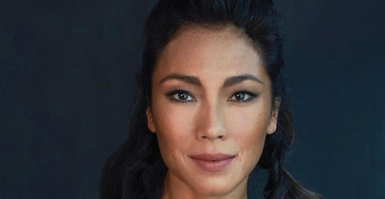 Aos 41, Danni Suzuki surge de lingerie e causa alvoroço com corpo escultural