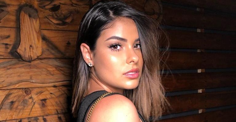 Com pose intrigante, Munik Nunes impressiona de lingerie branca e corpão quebra a web