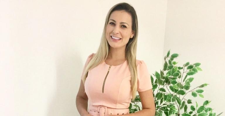 Arrependida! Andressa Urach passa por procedimento para apagar tatuagens: ”Até o nome do meu filho”