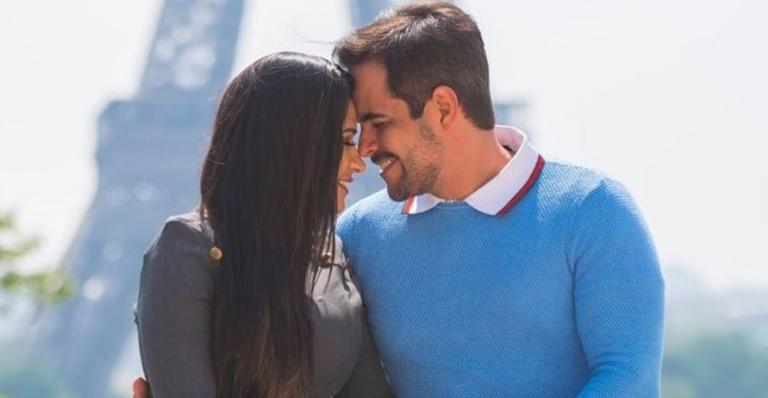 Simone mostra momento religioso com Kaká Diniz e se declara: ”Casal que ora junto, permanece junto”