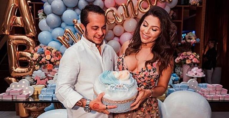 Sem diferença! Andressa Ferreira faz comparação de barriga de 1 mês com a de 3 meses e choca fãs