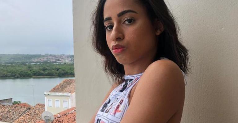 Mc Loma choca web ao realizar procedimento de harmonização facial aos 16 anos 