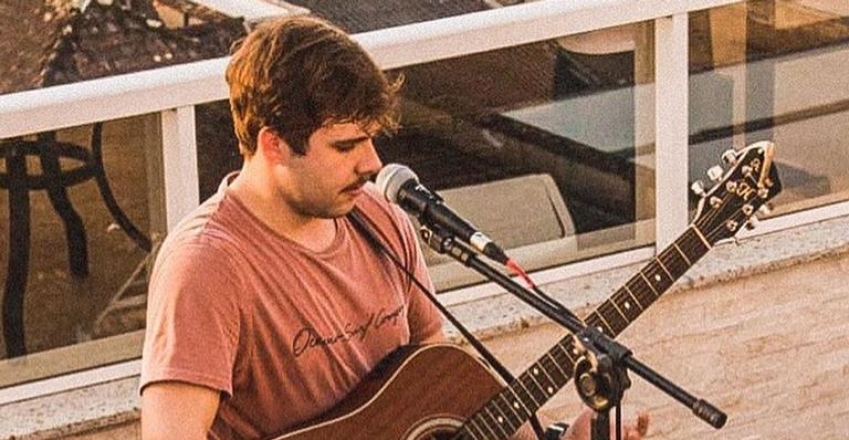 Sertanejo de 22 anos falece em acidente de carro
