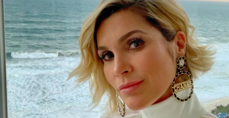 Lacrou! Flávia Alessandra surge de Marilyn Monroe e quebra a web ao exibir corpão