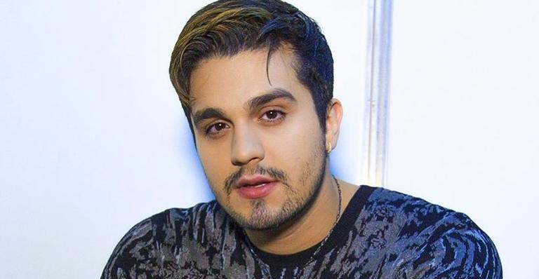 Luan Santana exibe corpão na academia e detalhe rouba a cena: ”Canela mais fina que minha sobrancelha”