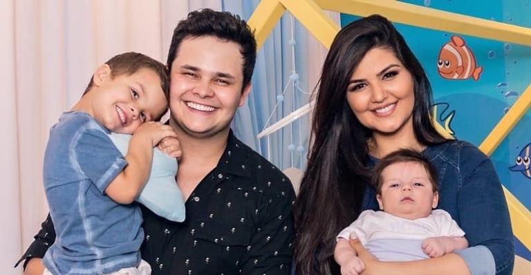 Bravinho! Matheus Aleixo posa com filho caçula e expressão facial do menino encanta a web