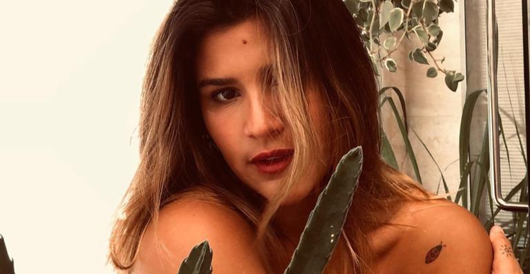 Filha gata de Flávia Alessandra malha em praia do Rio e boa forma chama a atenção
