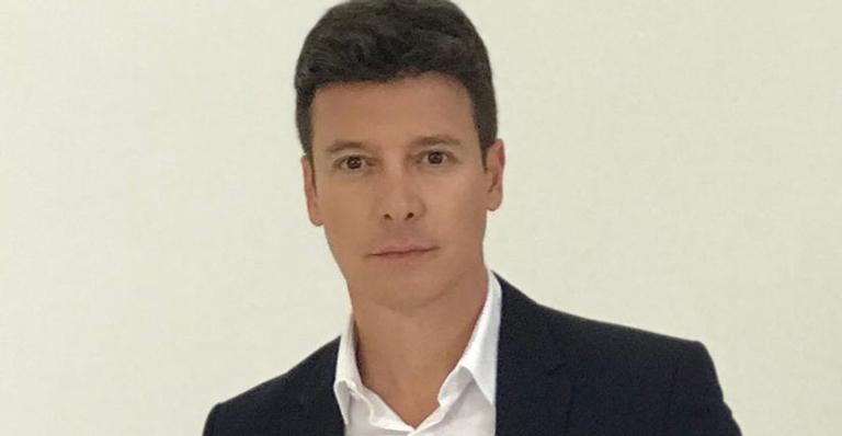 De férias, Rodrigo Faro ganha presente especial e se derrete: ”Obrigado por tanto amor”