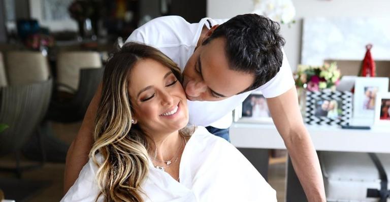 Emocionados, Ticiane Pinheiro e César Tralli mostram pela primeira vez o rostinho de Manuella