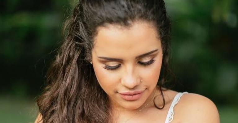 Influenciadora se joga de prédio um dia após se casar sozinha